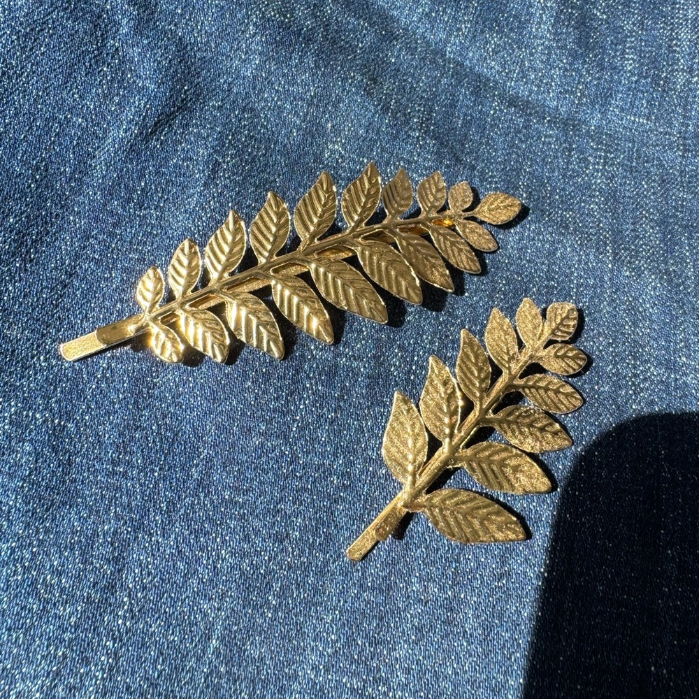 Lulu’s Gold Leaf Hair Pins